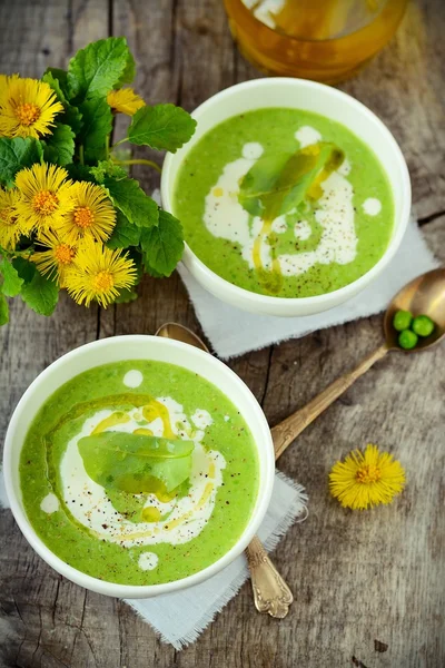 Puree the soup green peas.