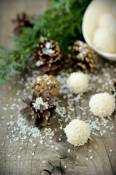 Hausgemachte Bonbons mit Kokosnuss. — Stockfoto