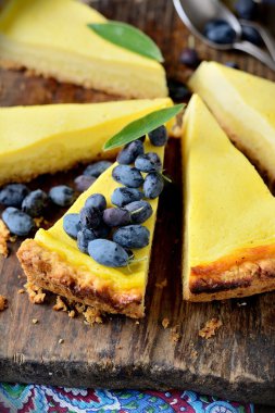 süzme peynir çilek ile gelen Cheesecake