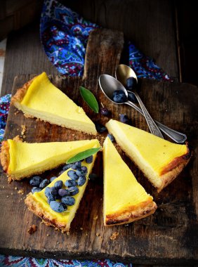 süzme peynir çilek ile gelen Cheesecake