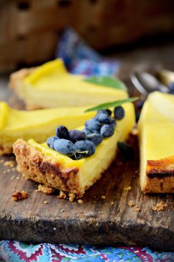 süzme peynir çilek ile gelen Cheesecake