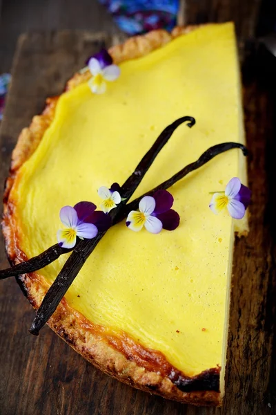 Смачний домашній сирний торт з ваніллю — стокове фото