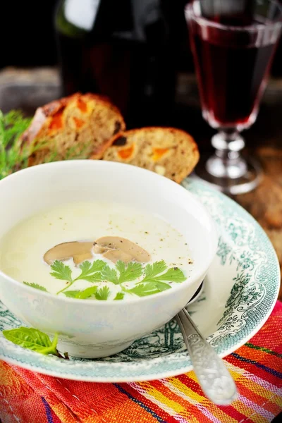 Kartoffelcremesuppe mit Champignons — Stockfoto