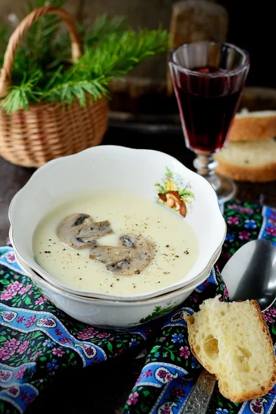 Sopa de puré cremoso con setas —  Fotos de Stock