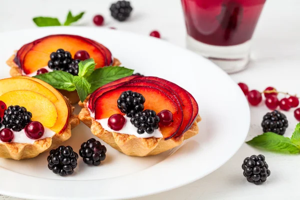 Tarts with froots — Stock Photo, Image