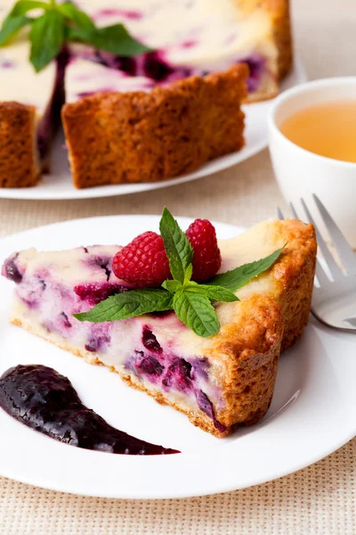 Pie with green tea — Stock Photo, Image