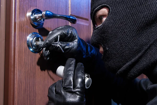 Thief opens the door pick. — Stock Photo, Image