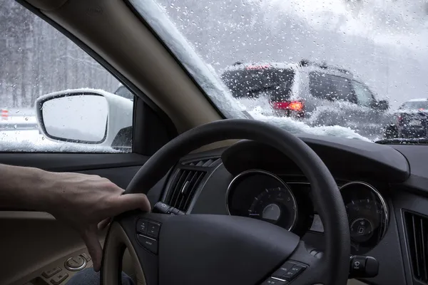 Condução de carro neve interior — Fotografia de Stock