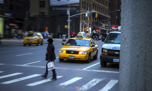 Pedestrian crossing road — Stock Photo, Image