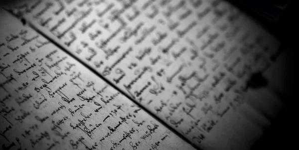 Anciennes lettres notes de livre — Photo