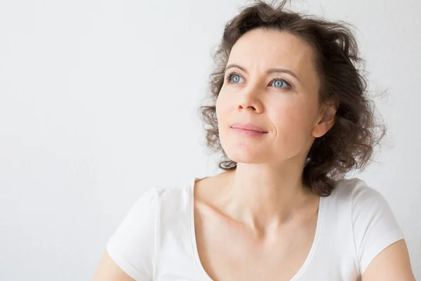 Brown-haired woman dreaming about something with hope — Stock Photo, Image