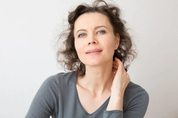 Romantic woman looking into camera with smile — Stock Photo, Image