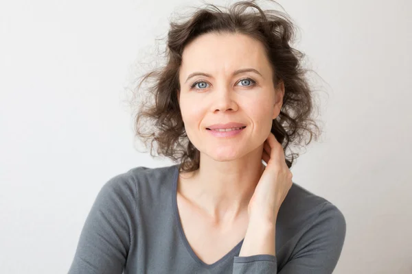 Romantic woman looking into camera with smile — Stock Photo, Image