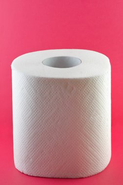 tuvalet kağıdı pembe üzerinde