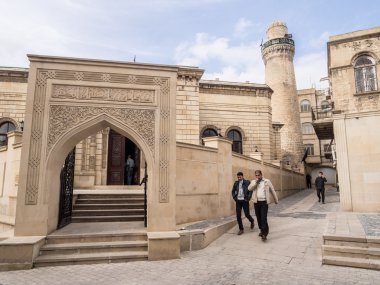Bakü, Azerbaycan - 22 Kasım: cuma Camii icheri Sarayı (eski şehir), Bakı, Azərbaycan, üzerinde 22 Kasım 2013 yılında. Şirvanşahlar Sarayı icheri UNESCO tarafından dünya mirası 2000 yılından bu yana olduğunu..