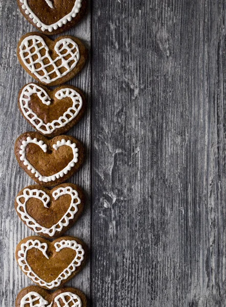 Biscotti di pan di zenzero natalizi a forma di cuore — Foto Stock