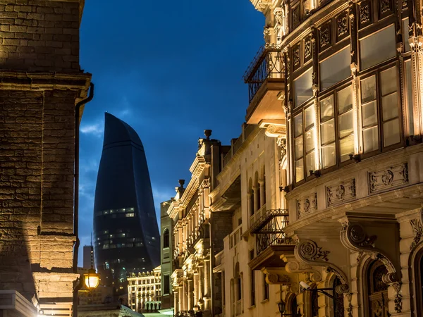 BAKU, AZERBAIJAN - NOVEMBER 22, 2013: Icheri Sheher (Old Town) of Baku, Azerbaijan, by night. Icheri Sheher is a UNESCO World Heritage Site since 2000. — Stock Photo, Image