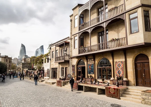 Baku, Azerbeidzjan - november 22: icheri sheher (oude stad) van Bakoe, Azerbeidzjan, op november 22, 2013. Icheri sheher is een unesco world heritage site sinds 2000 — Stockfoto