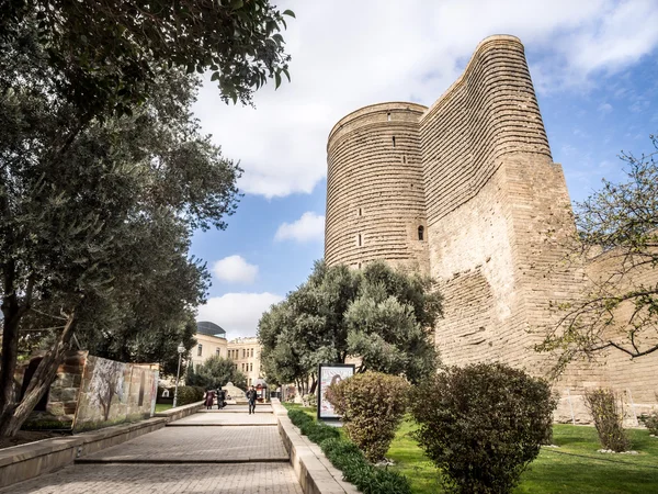 BAKU, AZERBAIJAN - NOVEMBRO 22: Torre Maiden na cidade velha de Baku, Azerbaijão, em 22 de novembro de 2013. A torre está na Lista do Patrimônio Mundial da UNESCO . — Fotografia de Stock