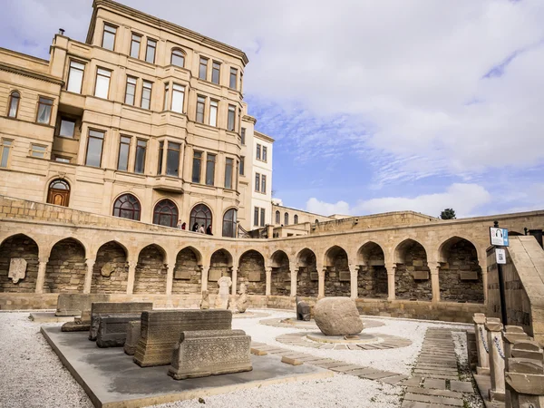 Αυλή με lapidarium σε icheri sheher (παλιά πόλη) του Μπακού, Αζερμπαϊτζάν — Φωτογραφία Αρχείου