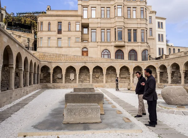 BAKU, AZERBAIJAN - NOVEMBER 22: Courtyard with lapidarium in Icheri Sheher (Old Town) of Baku, Azerbaijan, on November 22, 2013. Icheri Sheher is a UNESCO World Heritage Site since 2000. — Stock Photo, Image