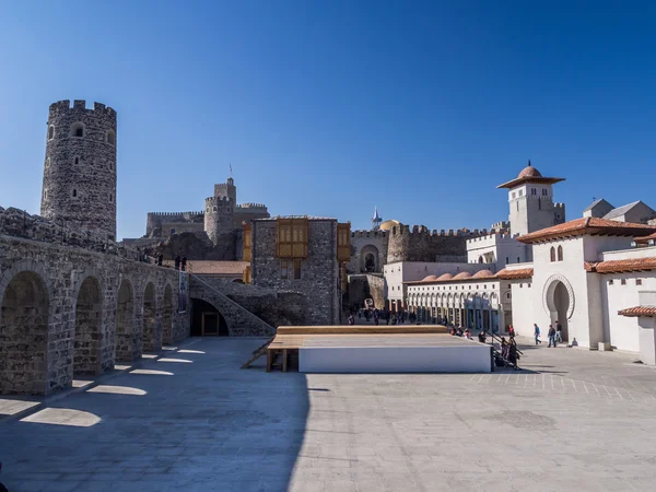 AKHALTSIKHE, GEORGIA - NOVEMBRO 03, 2013: Cidade velha de Akhaltsikhe (Castelo de Rabati). O castelo foi construído no século XII e foi recentemente renovado . — Fotografia de Stock