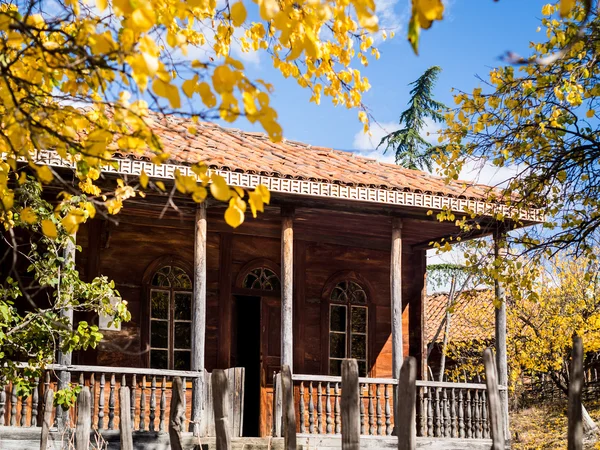 Een van de traditionele huizen in het etnografisch museum in tbilisi, Georgië — Stockfoto