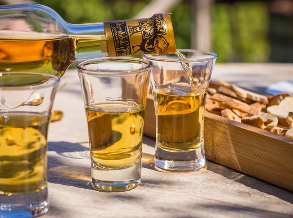 Hagyományos grúz seprő brandy nevű chacha — Stock Fotó