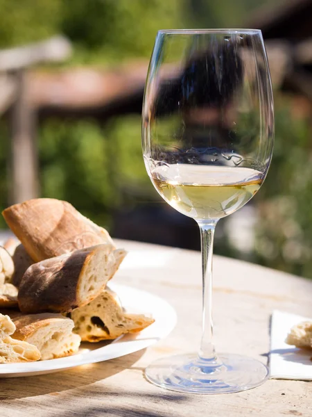 Rkatsiteli - vino bianco georgiano secco — Foto Stock