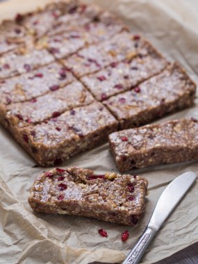 ev yapımı granola protein çubuğu