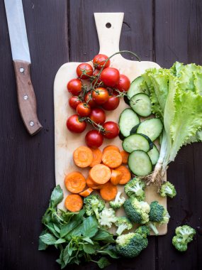 Mevsimlik sebze kesme tahtası