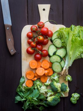 Mevsimlik sebze kesme tahtası