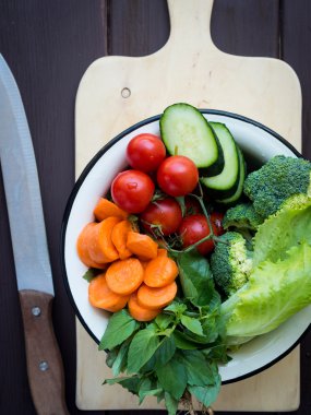 bir kase mevsim sebzeleri