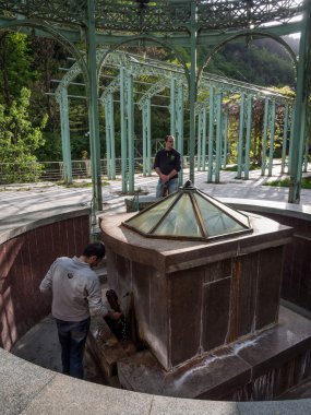 Borjomi, Gürcistan - 6 Mayıs: kaplıca borjomi, 06 Mayıs 2013 tarihinde Gürcistan mineral su parkında