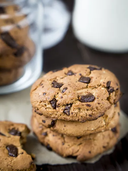 Biscotti con gocce di cioccolato al burro d'arachidi — Foto Stock