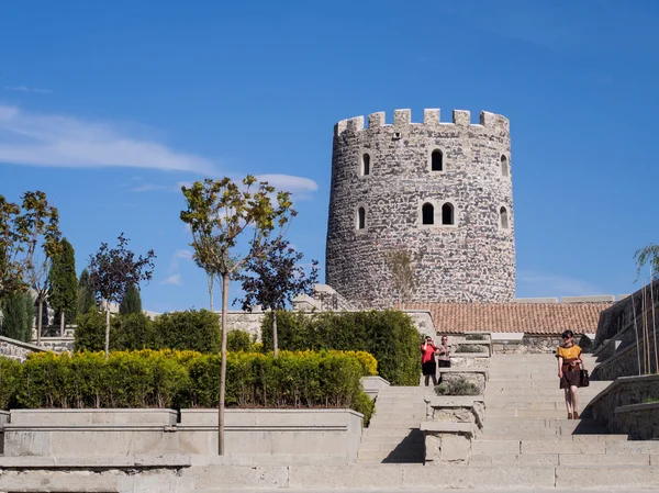 AKHALTSIKHE, GEORGIA - MAY 04: People visit the old town of Akhaltsikhe (Rabati Castle) on orthodox Holy Saturday, May 04, 2013. The castle was built in the 12th century and it was recently renovated — Stock Photo, Image