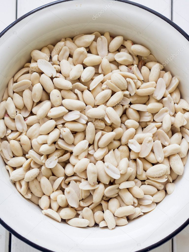Peeled peanuts in a bowl