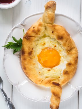 ajaruli khachapuri - Gürcü ekmek peynir ve yumurta ile