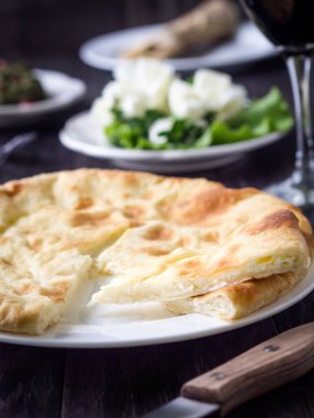 khachapuri denilen peynir ekmek