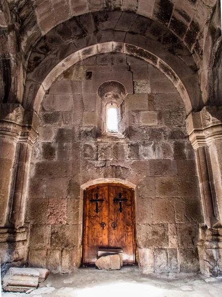 Gosh, Αρμενία - 13 Απριλίου: Μονή goshavank στις 13 Απριλίου 2013. goshavank συγκρότημα χτίστηκε σε 12-13ο αιώνα, παρέμεινε σε καλή κατάσταση που το καθιστά ένα δημοφιλή τουριστικό προορισμό — Φωτογραφία Αρχείου