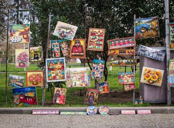 TBILISI, GEORGIE - 24 MARS : Marché Dry Bridge au centre-ville de Tbilissi le dimanche 24 mars 2013. Le marché est l'art en plein air non officiel de la ville et le bazar d'occasion — Photo