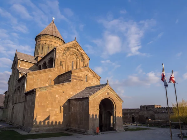 MTSKHETA, GEORGIA - 24 de março: Catedral de Svetitskhoveli em Mtskheta em 24 de março de 2014. Mtskheta é a capital histórica da Geórgia, localizada a 20 km de Tbilisi — Fotografia de Stock