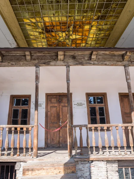 GORI, GEORGIA - 24 de março de 2014: Casa de Estaline em frente ao museu de Estaline, onde nasceu Gori, Geórgia — Fotografia de Stock