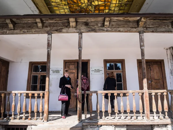 GORI, GEORGIA - 24 de março de 2014: Casa de Estaline em frente ao museu de Estaline, onde nasceu Gori, Geórgia — Fotografia de Stock