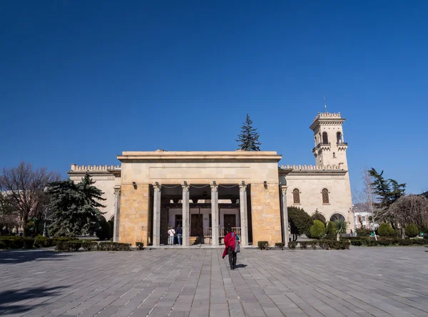 GORI, GEORGIA - 24 de março de 2014: Casa de Estaline em frente ao museu de Estaline, onde nasceu Gori, Geórgia — Fotografia de Stock