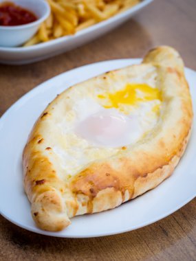 ekmek peynir ve yumurta adjaruli khachapuri denir