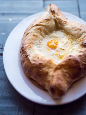 ajaruli khachapuri - Gürcü ekmek peynir ve yumurta ile