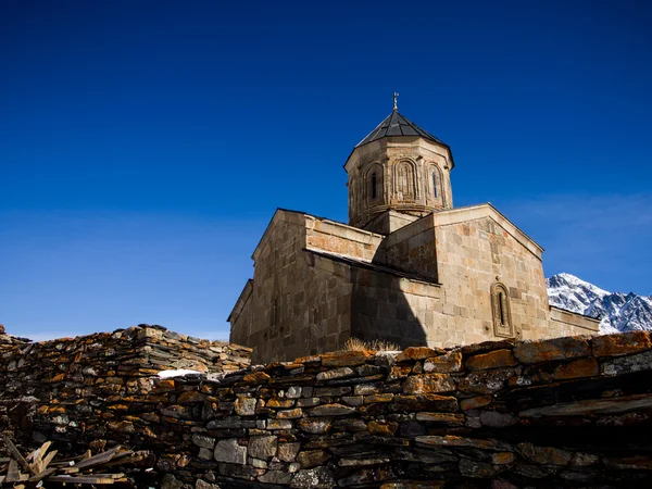 Η εκκλησία της Αγίας Τριάδας gergeti — Φωτογραφία Αρχείου