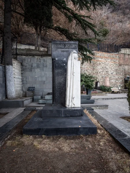 Cementerio cerca de la iglesia St. David —  Fotos de Stock