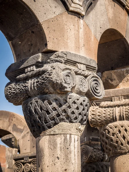 Ruinas de la Catedral de Zvartnots en Armenia . — Foto de Stock